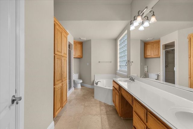 203 W Lake Drive, Weatherford, TX 76087