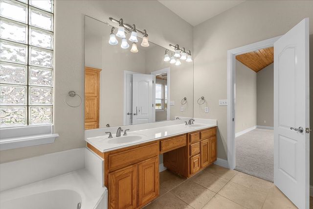 203 W Lake Drive, Weatherford, TX 76087