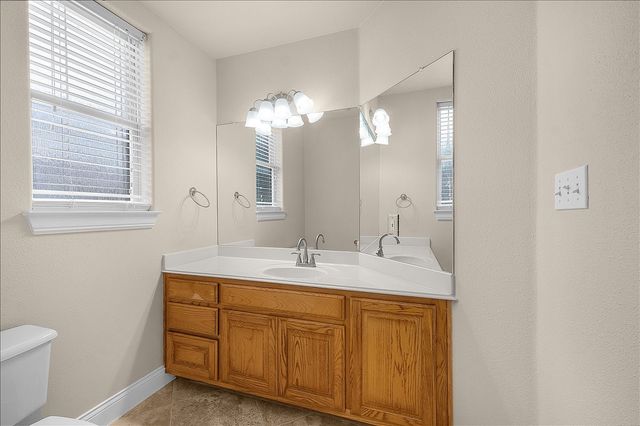 203 W Lake Drive, Weatherford, TX 76087