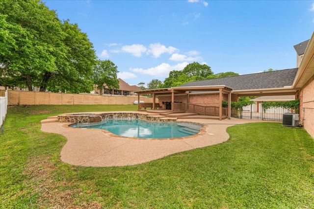 203 W Lake Drive, Weatherford, TX 76087