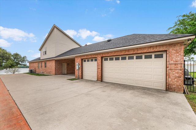 203 W Lake Drive, Weatherford, TX 76087