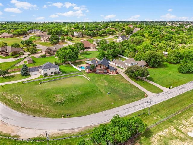 203 W Lake Drive, Weatherford, TX 76087
