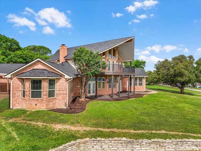 203 W Lake Drive, Weatherford, TX 76087
