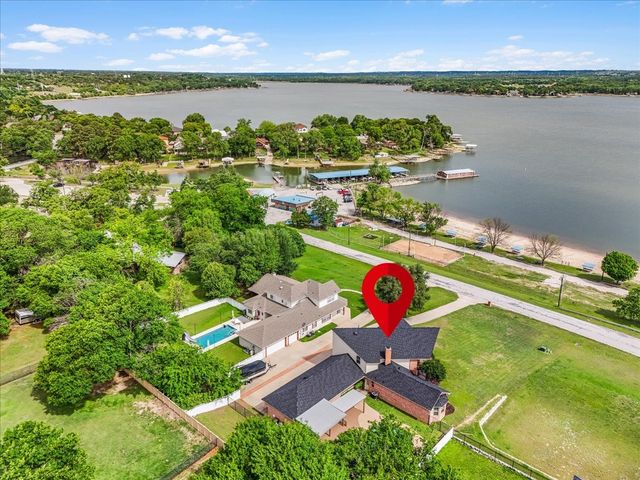 203 W Lake Drive, Weatherford, TX 76087