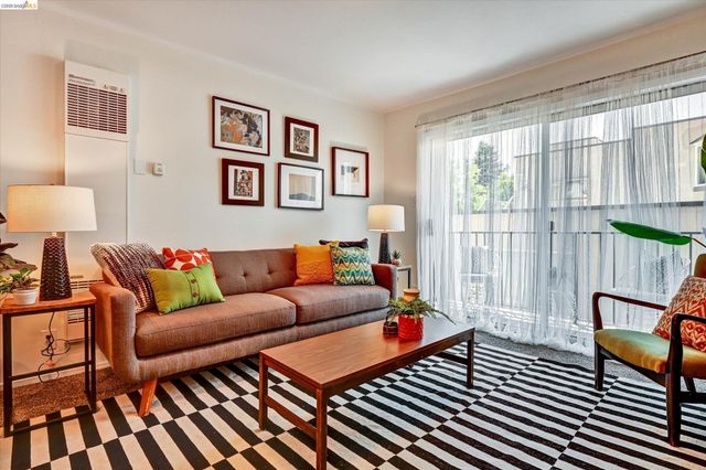 425 Orange St 202, Oakland, CA 94610