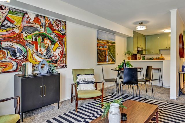 425 Orange St 202, Oakland, CA 94610