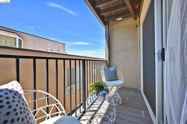 425 Orange St 202, Oakland, CA 94610