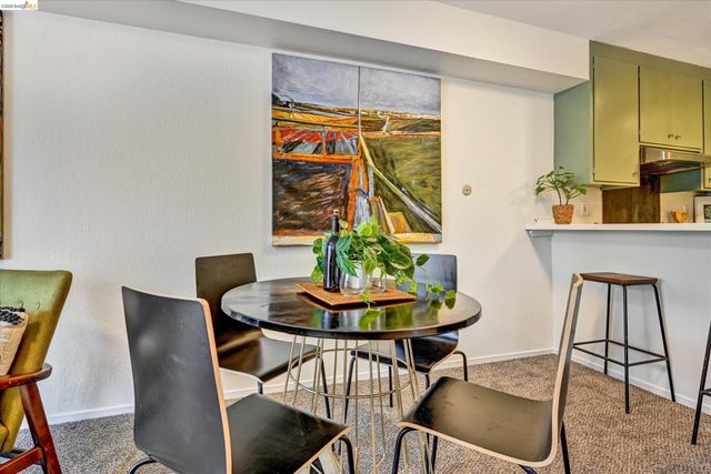 425 Orange St 202, Oakland, CA 94610