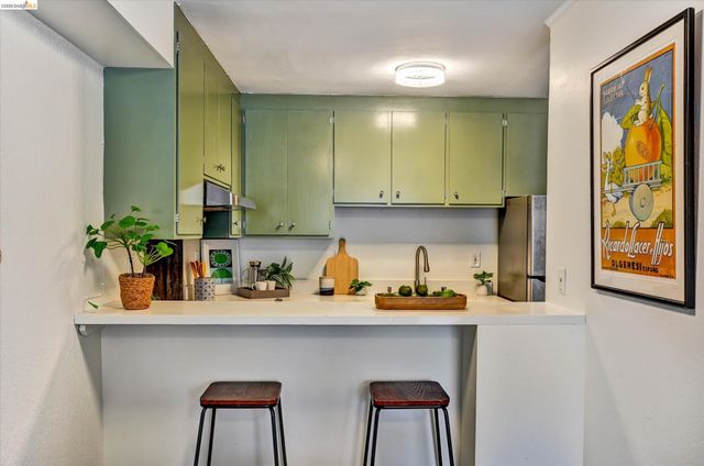 425 Orange St 202, Oakland, CA 94610