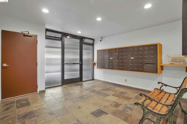 425 Orange St 202, Oakland, CA 94610