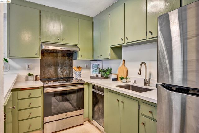 425 Orange St 202, Oakland, CA 94610