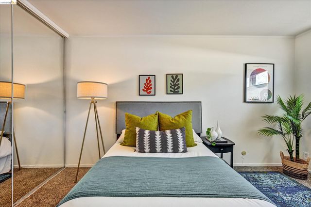 425 Orange St 202, Oakland, CA 94610