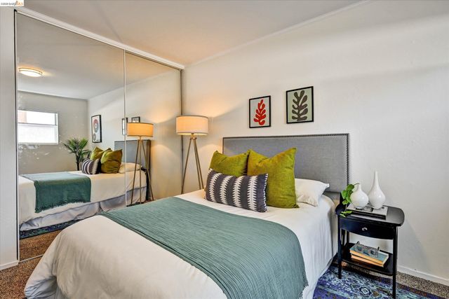 425 Orange St 202, Oakland, CA 94610