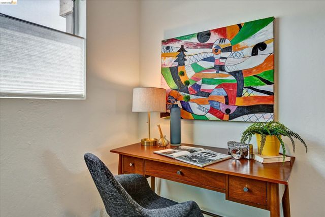 425 Orange St 202, Oakland, CA 94610