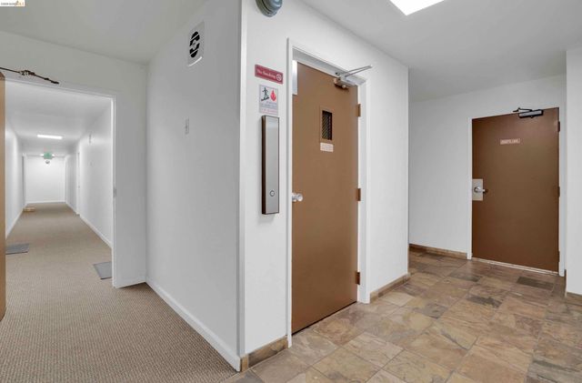 425 Orange St 202, Oakland, CA 94610