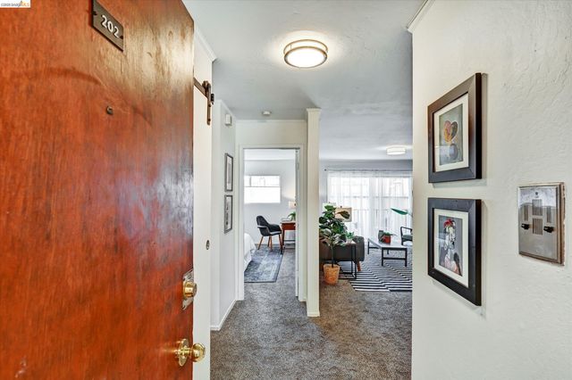 425 Orange St 202, Oakland, CA 94610