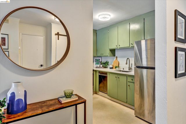 425 Orange St 202, Oakland, CA 94610