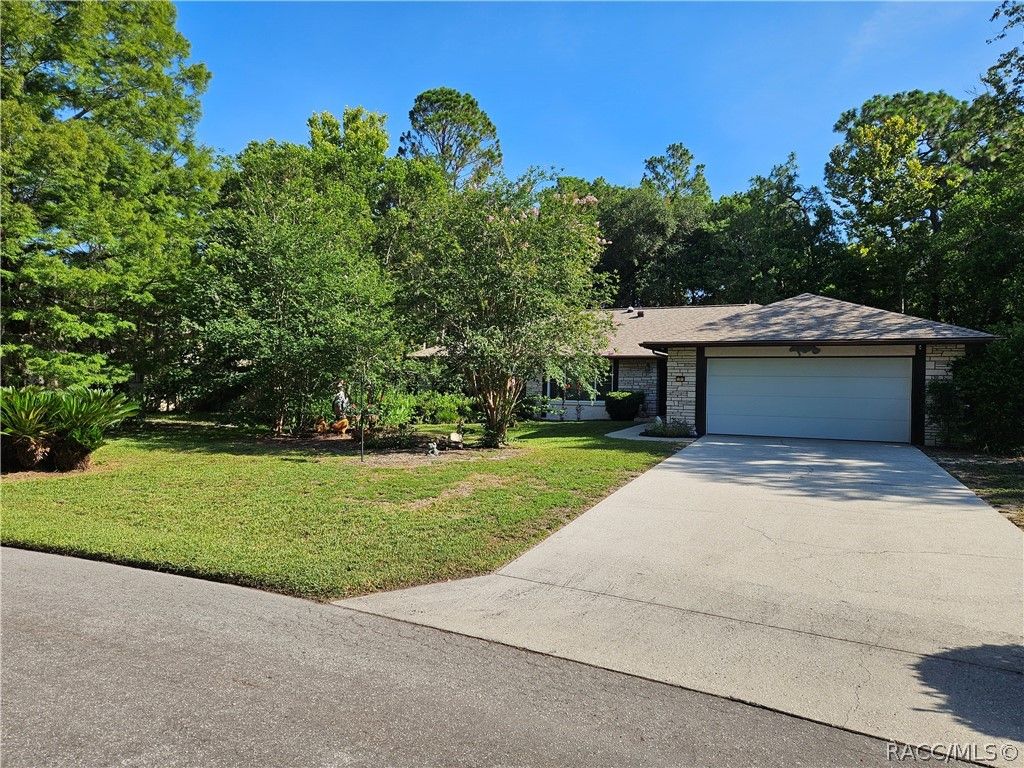 14 Sycamore Court E, Homosassa, FL 34446