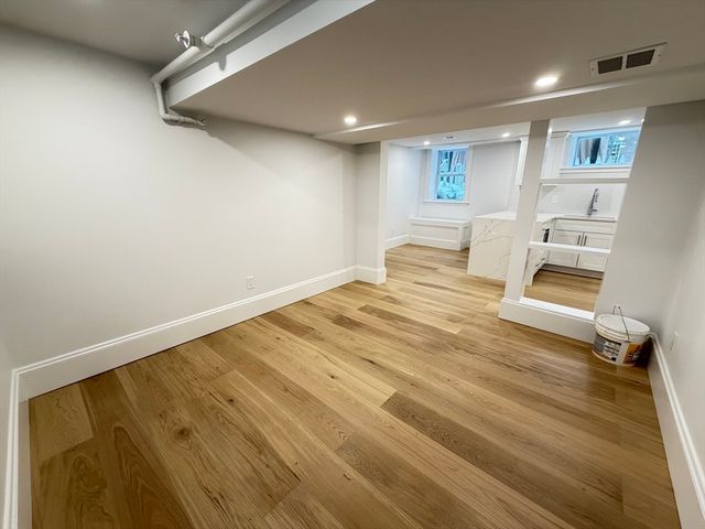 10 Beech St 1, Cambridge, MA 02140