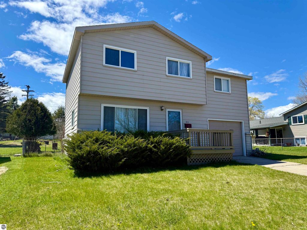 411 Ottawa Drive, Oscoda, MI 48750