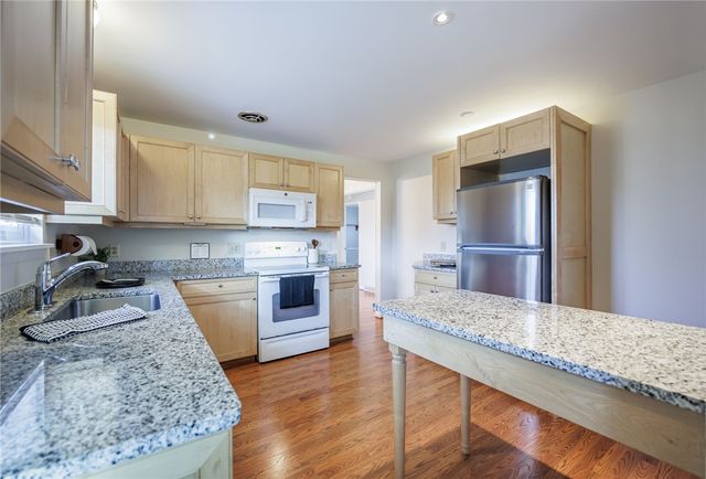 38 Notre Dame Drive, Henrietta, NY 14623