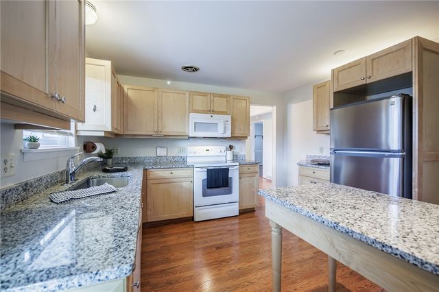 38 Notre Dame Drive, Henrietta, NY 14623