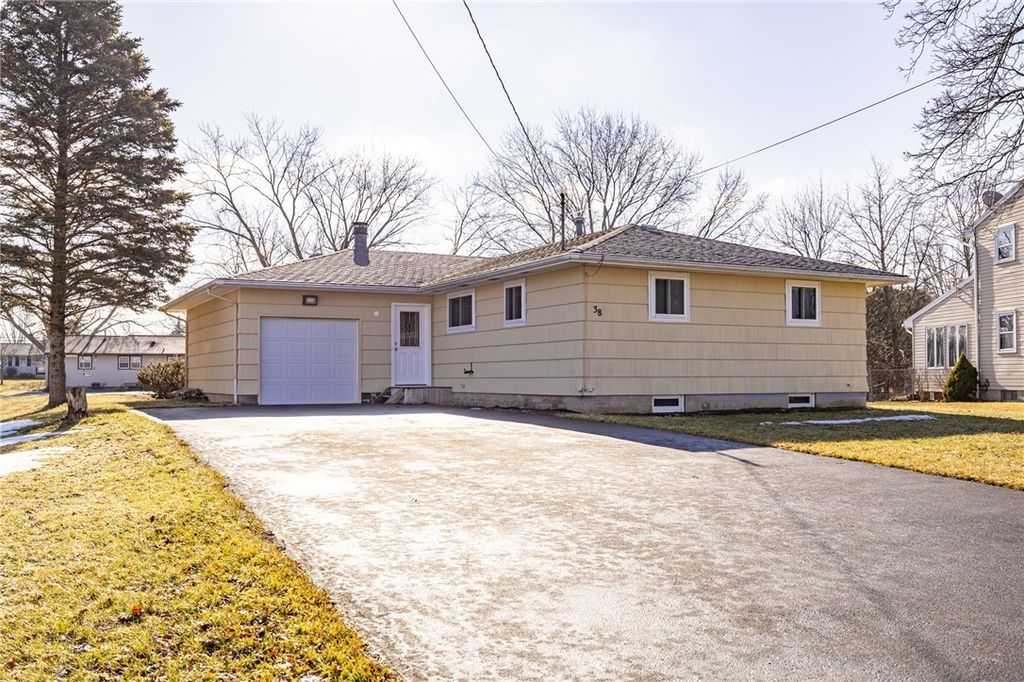 38 Notre Dame Drive, Henrietta, NY 14623