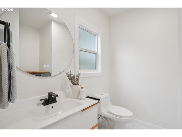 603 Ne HALSEY St, Portland, OR 97232