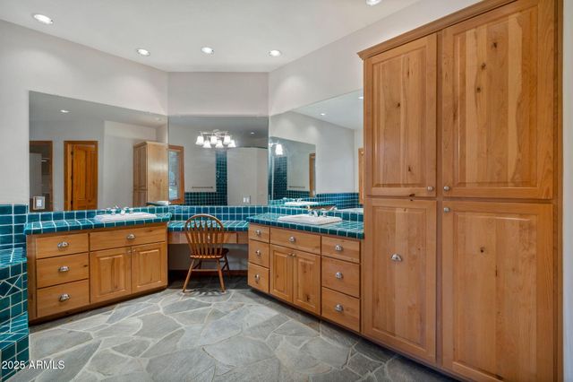 2758 JAGUAR Circle, Overgaard, AZ 85933