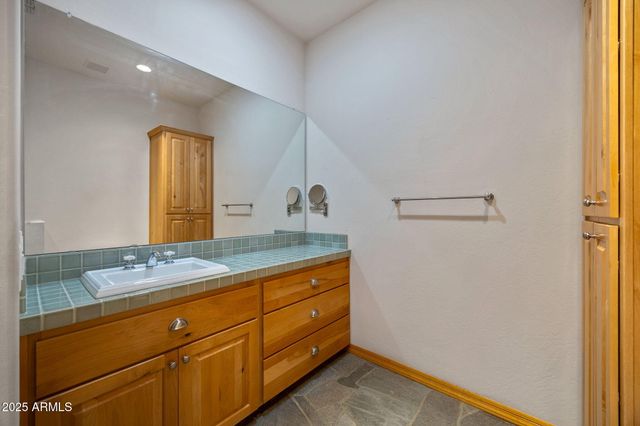 2758 JAGUAR Circle, Overgaard, AZ 85933