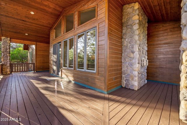 2758 JAGUAR Circle, Overgaard, AZ 85933