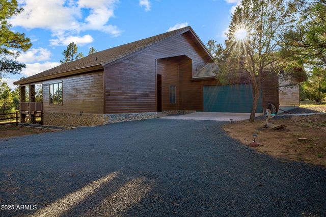 2758 JAGUAR Circle, Overgaard, AZ 85933