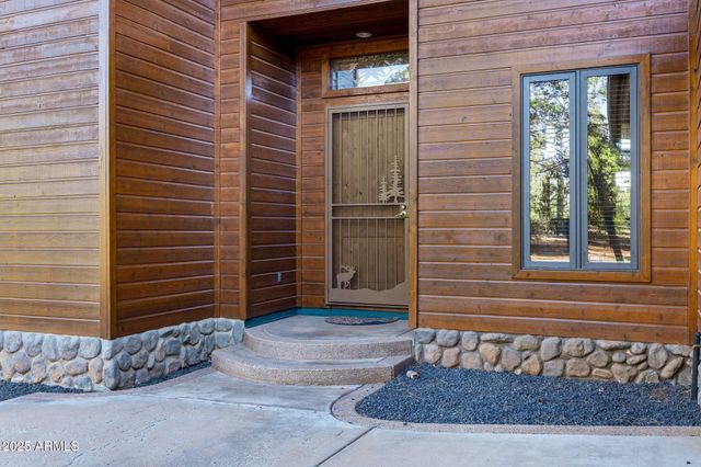 2758 JAGUAR Circle, Overgaard, AZ 85933