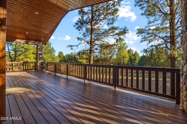 2758 JAGUAR Circle, Overgaard, AZ 85933