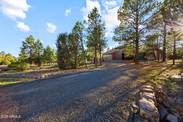 2758 JAGUAR Circle, Overgaard, AZ 85933