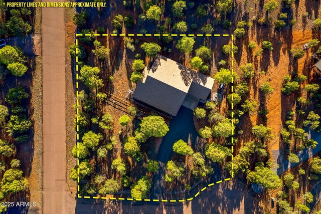 2758 JAGUAR Circle, Overgaard, AZ 85933