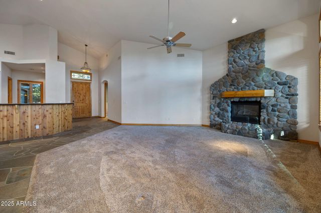 2758 JAGUAR Circle, Overgaard, AZ 85933