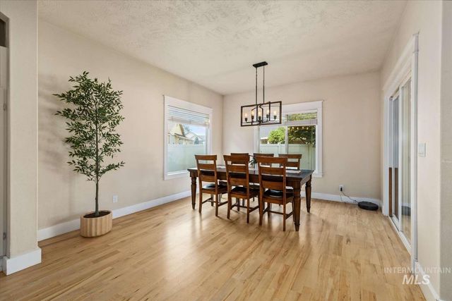 853 W Mountain Ash Loop, Nampa, ID 83686
