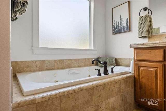 853 W Mountain Ash Loop, Nampa, ID 83686