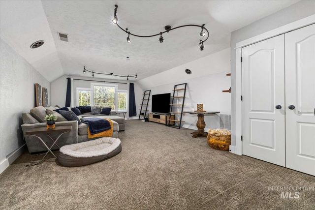 853 W Mountain Ash Loop, Nampa, ID 83686