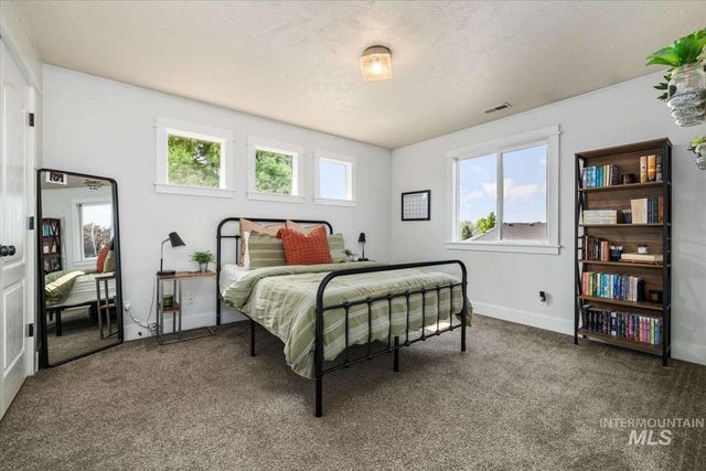 853 W Mountain Ash Loop, Nampa, ID 83686