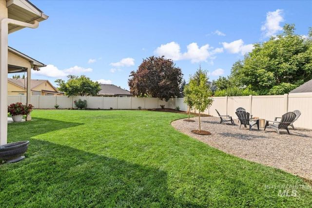 853 W Mountain Ash Loop, Nampa, ID 83686