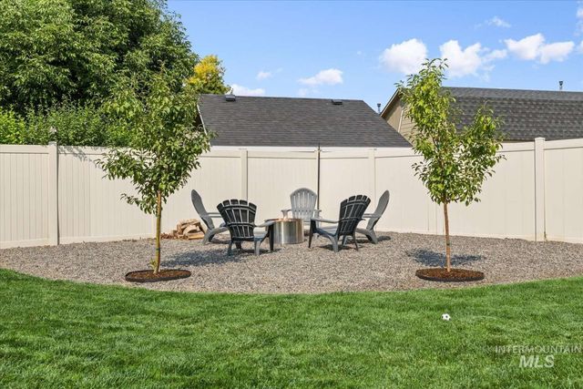853 W Mountain Ash Loop, Nampa, ID 83686