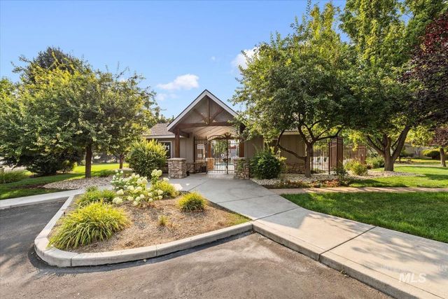 853 W Mountain Ash Loop, Nampa, ID 83686