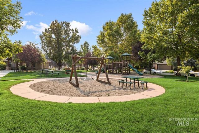 853 W Mountain Ash Loop, Nampa, ID 83686