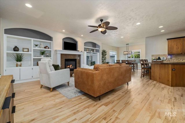 853 W Mountain Ash Loop, Nampa, ID 83686