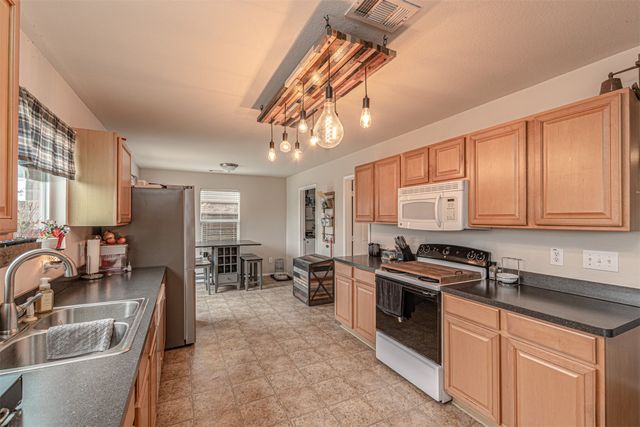 2020 Wellington Point, Heartland, TX 75126