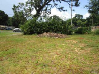 711 Woodland Dr, Pensacola, FL 32503