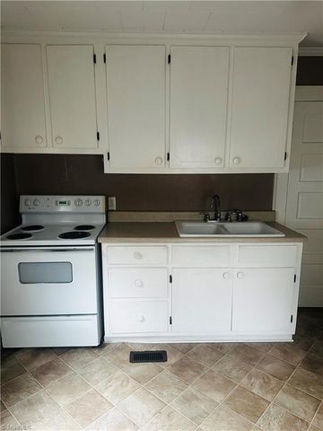111 Summit Avenue, Burlington, NC 27215