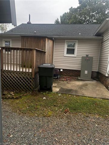 111 Summit Avenue, Burlington, NC 27215